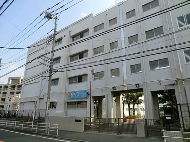 中学校 横浜市立境木中学校まで約880m