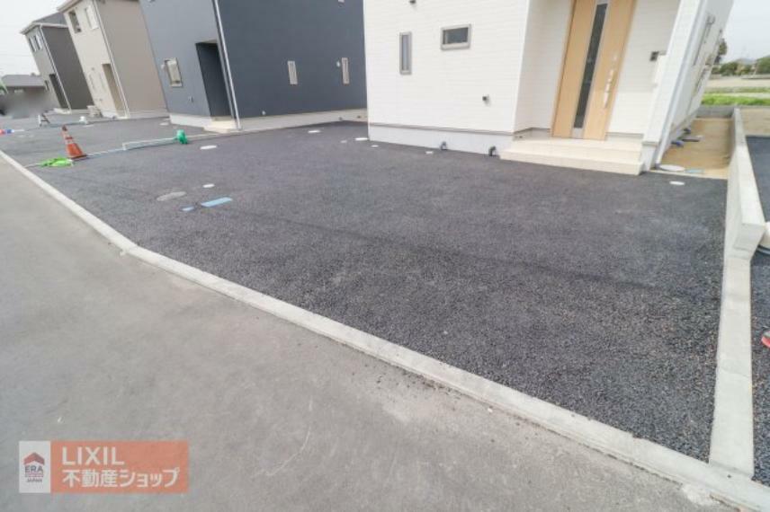 駐車場 【駐車スペース】現地完成写真。ゆったりとした駐車スペースです。