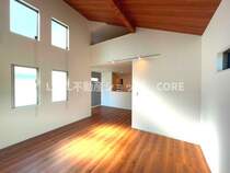 家具の配置がしやすい広さを確保しつつ、窓が多い設計は色々な角度から光が取り込める間取りです。