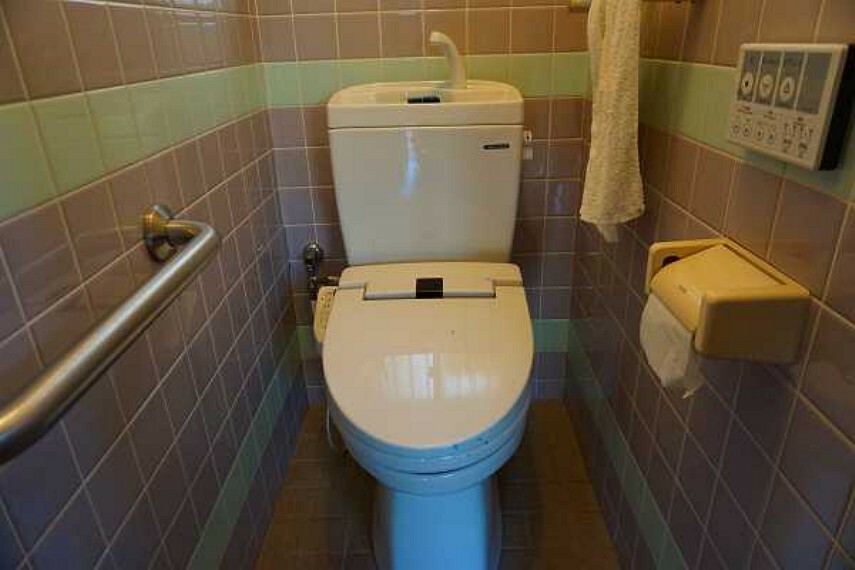 トイレ トイレには高齢者にも配慮し手すりを設置