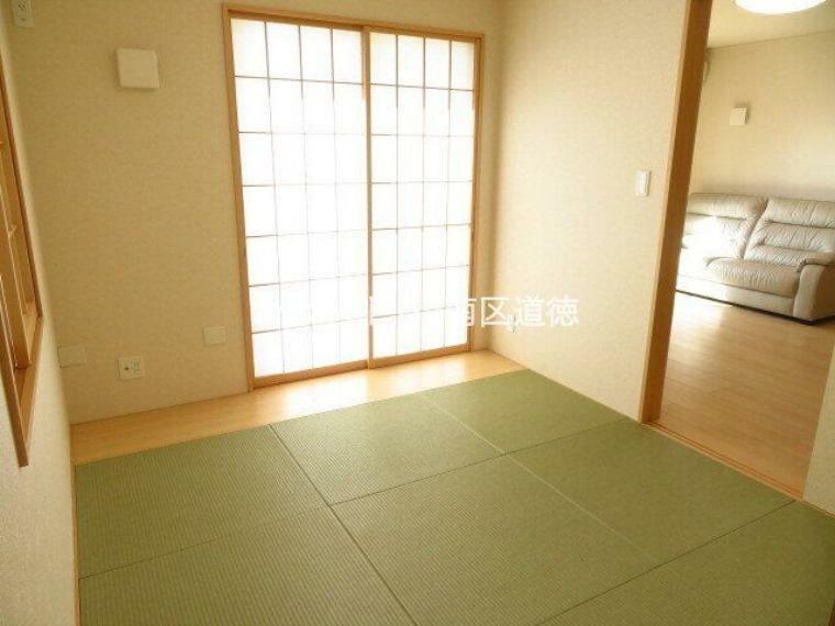 5.25畳和室:畳に縁がない、琉球畳を採用。すっきりとオシャレな空間です。（2024年2月16日撮影）