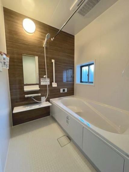 浴室 浴室は一日の疲れを癒す大切な空間　ご家族の入浴時間が合わなくても便利な追い炊き機能付きで安心です
