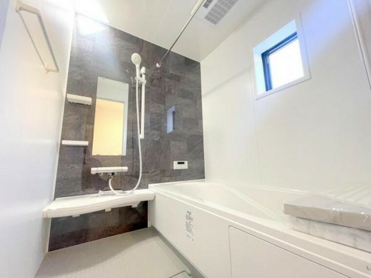 浴室 ■日々の疲れを癒すユニットバスは高級感のある空間です