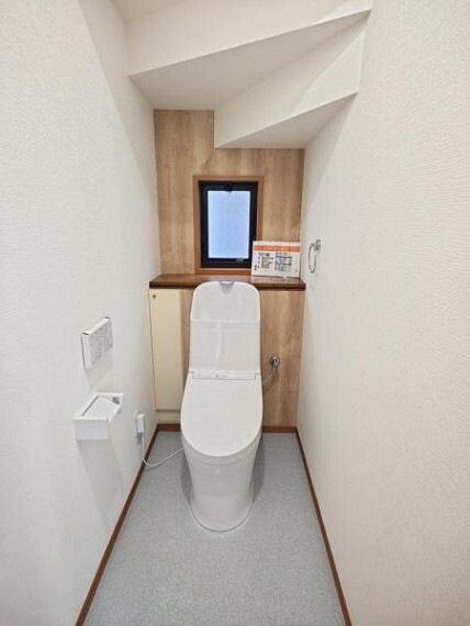 トイレ ■階段下を有効活用したトイレスペース