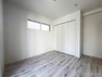 洋室 各居室に収納スペースが設けられ,生活スペースを広く利用できます:洋室5.2帖
