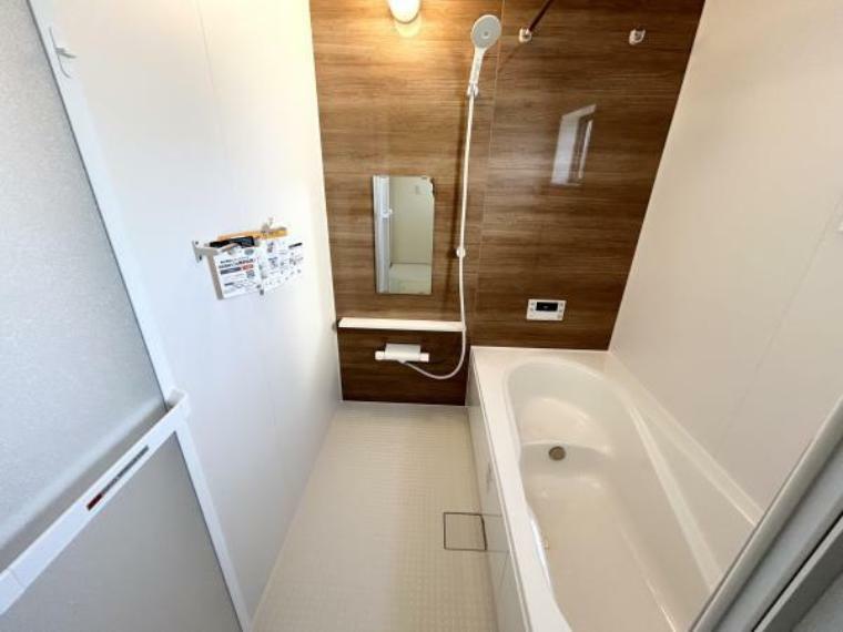 浴室 【浴室】浴室は1帖タイプでくつろぎやすさはそのままに、節水型の浴槽を採用！