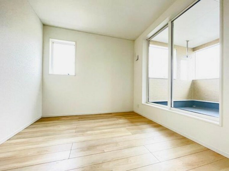 同仕様写真（内観） 【同施工写真】洋室や各部屋に断熱性に優れた「ペアガラス」を使用。福島の寒い冬も暖かく過ごせます！