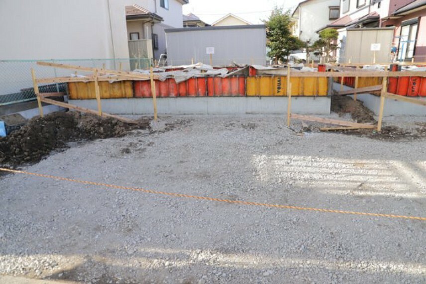 駐車場 駐車場と明記されていても、最小スペースでつくられた駐車場だと大型車は駐車できなかったり、出入りしにくくなったりする可能性があります。お車のサイズと購入したい物件の駐車場のサイズを現地で確認しましょう。