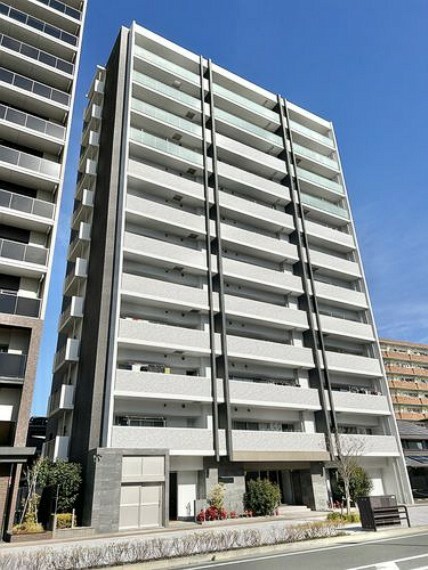 外観写真 浜松駅南にそびえる12階建てのマンション！全室陽当り良好です！