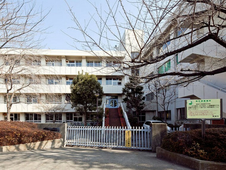 中学校 稲城市立稲城第四中学校　距離約550m