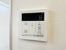 発電・温水設備 おふろの「追焚き」ができるリモコン。多彩な機能満載のリモコンは、毎日のお湯ライフをより楽しく便利に。