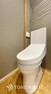 トイレ 「温水洗浄便座付きトイレ」トイレは快適な温水洗浄便座付です。清潔感のあるホワイトで統一しました。いつも清潔な空間であって頂けるよう配慮された造りです。