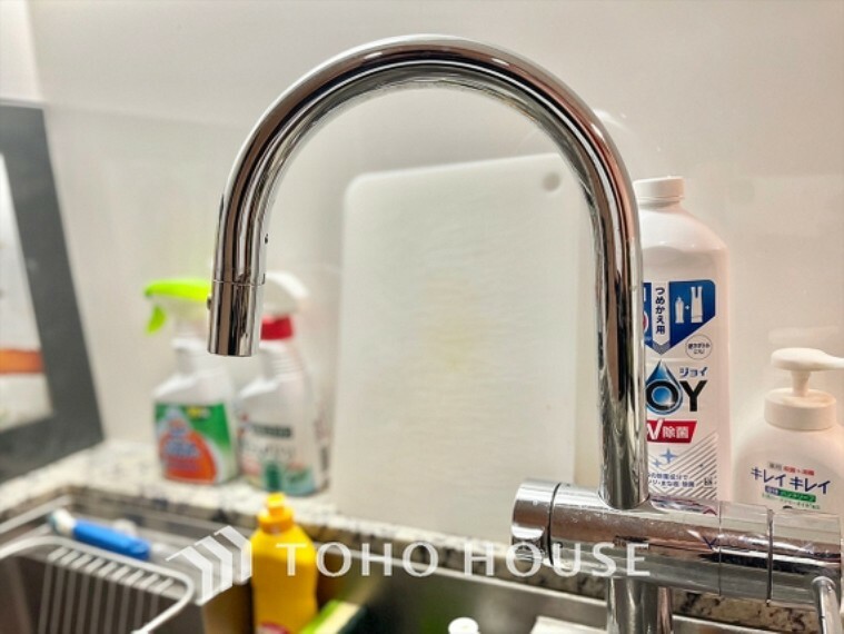 キッチン 浄水器によって水道水に含まれる不純物が除去されれば、より安全できれいな水を使用できます。