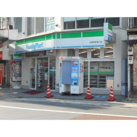 コンビニ ファミリーマート 北浦和駅東口店