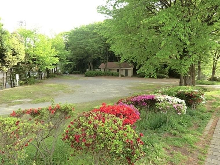 公園 鴨池公園 カモの住む池「鴨池」や「鴨池公園こどもログハウス」があるニュータウン南西地区の大型公園