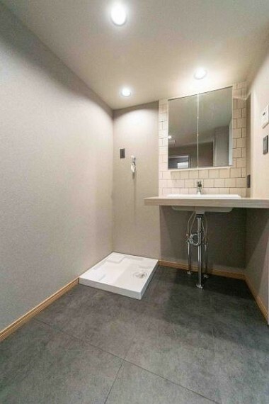 洗面化粧台 「快適なサニタリー空間」 スタイリッシュでデザイン性の高いサニタリー空間です。