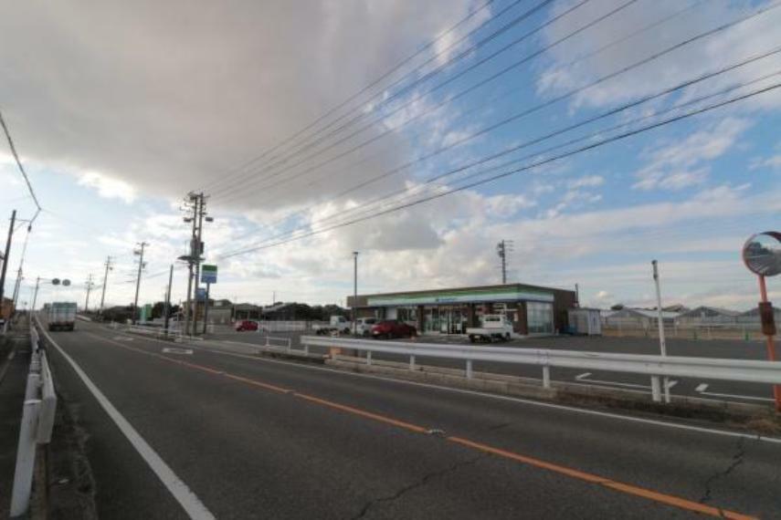 コンビニ ファミリーマート吉良町大島店