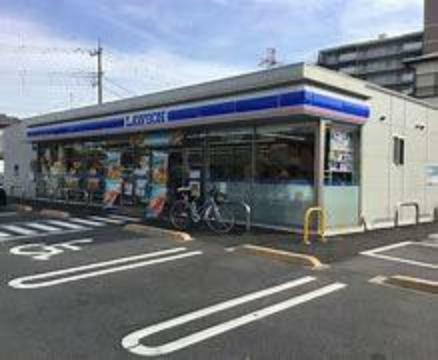 コンビニ ローソン上尾平塚南店 スイーツやカフェ・ATM・チケットの取り扱い等いろいろ便利ですね！ゆうパック取り扱い出来ます！