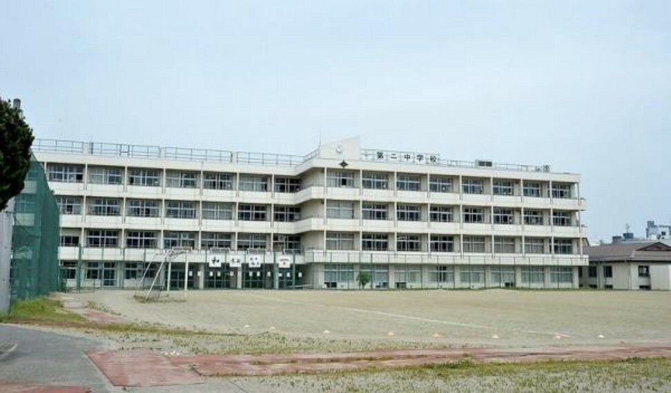 中学校 仙台市立第二中学校　約700m