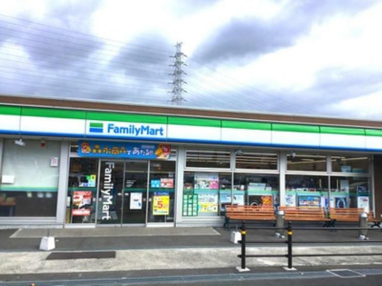 コンビニ 【コンビニエンスストア】ファミリーマート 尼崎常松店まで744m