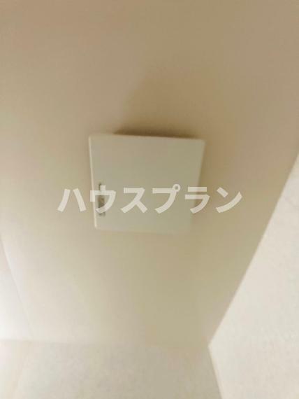 冷暖房・空調設備 浴室の天井には換気扇が設置されています。気になるニオイやカビの発生を軽減し、快適な空気環境を維持することができます。