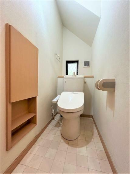 トイレ 【1Fトイレ】水回りに開口があり、風通しの良さを実感