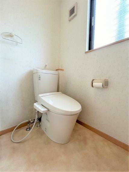 【2Fトイレ】シンプルだからこそ落ち着けるトイレです。