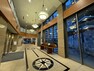エントランスホール 光注ぐエントランスホールビーは高級感と安心を兼ね備えた空間となっております。