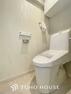 トイレ 「リフォーム済・トイレ」トイレは、快適な温水洗浄便座付きトイレです。収納が付いて実用性も兼ね備えた造り。いつも清潔な空間であって頂けるよう配慮しました。