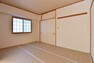 LDKに隣接させた和室は、家族が会話をしたり寝室にしたりと多目的に使える便利な空間。