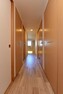 玄関から続く廊下は、居室が見えないプライバシー性に優れた設計。