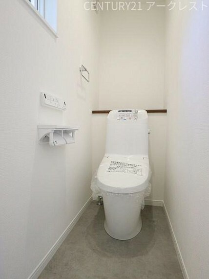 トイレ アクアセラミックでお掃除ラクラクな衛生陶器。お手入れしやすい機能のあるトイレです。