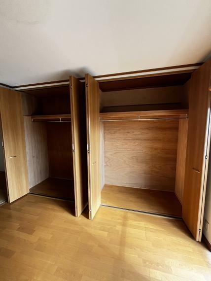 収納 クローゼットには洋服や本を収納できるので、お部屋はすっきり広々と使うことができます。