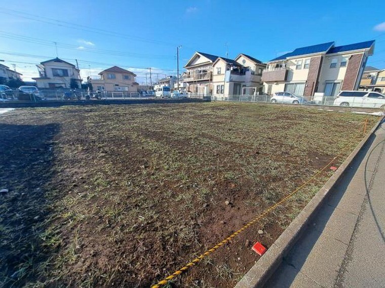 現況写真 周辺は住宅が建ち並ぶ閑静な住宅街です。