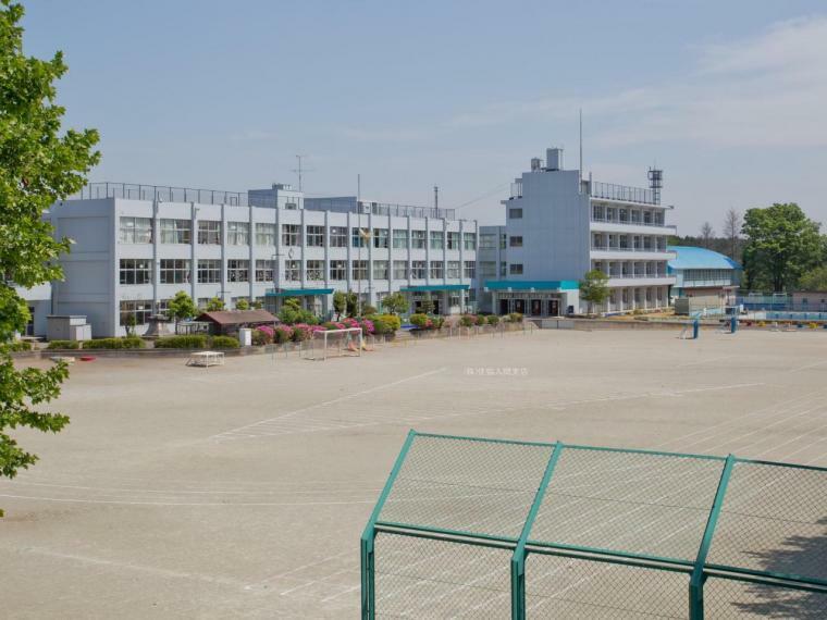 小学校 入間市立東金子小学校（1361m）