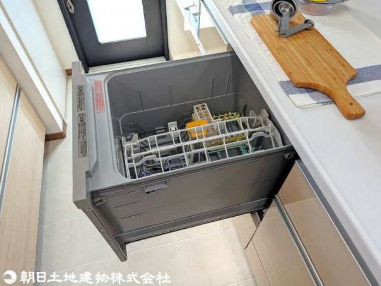 ビルトインタイプの食器洗乾燥機。食器汚れを効果的に落とすことが出来ます。
