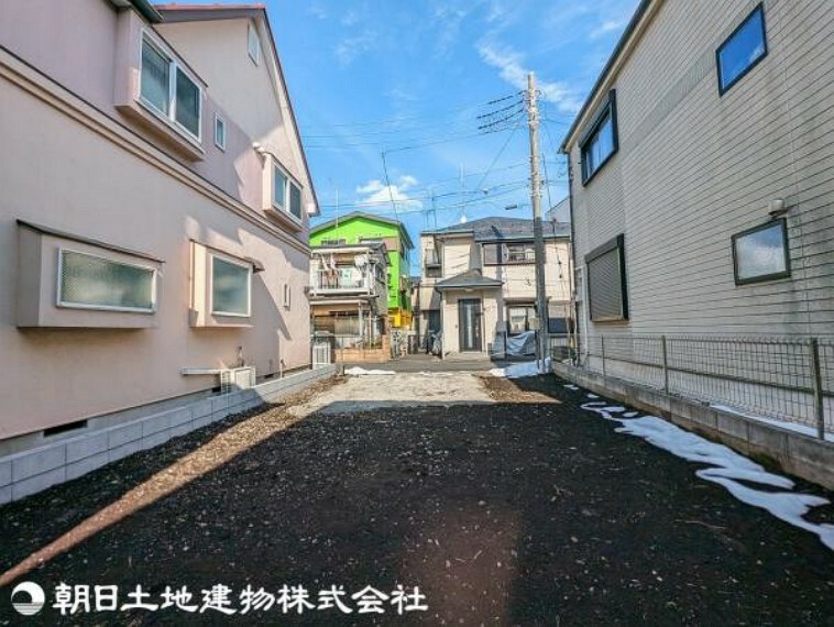 現況外観写真 ＜現地＞住宅地内の静かな住環境となっています。