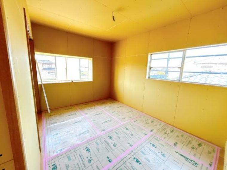 【リフォーム中】二階和室6帖です。洋室へと改装するため、床を新しく貼り、壁と天井を組みなおします。