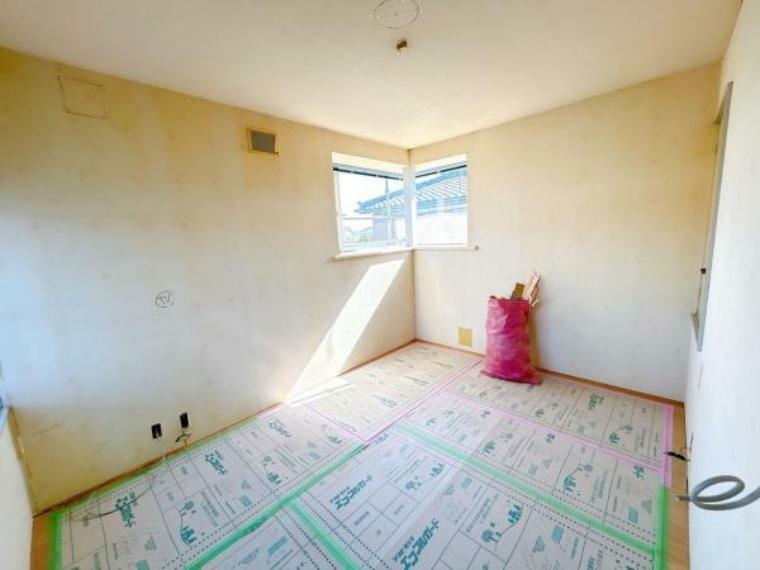 【リフォーム中】二階洋室6帖です。床を新しく貼り、壁紙を新しく貼り替えます。