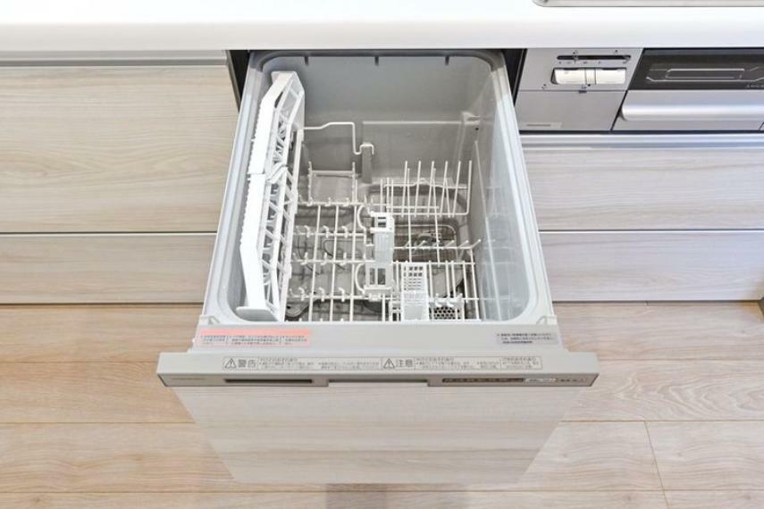 キッチン 【キッチン】食器洗浄乾燥機は洗い終えた食器の置き場にもなり、心強いですね