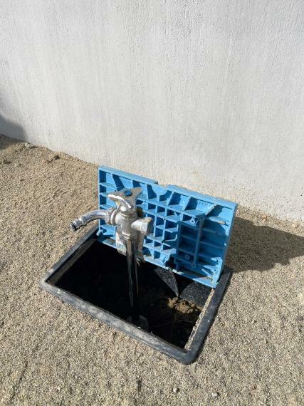 ≪外水栓≫ホースをつなげば洗車や玄関先の掃除など、とても便利です！