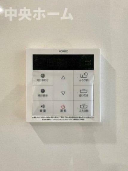 発電・温水設備 【給湯リモコン】外での一日を忘れさせてくれるオートバス機能でお好みの湯量・温度に調整された浴槽。