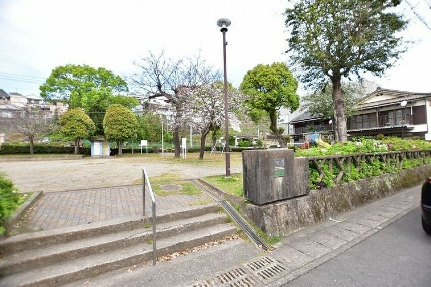 公園 牛掛公園【牛掛公園】鹿児島市南郡元町にある公園です。トイレ、遊具、広場あり。