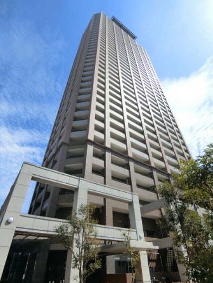 　C棟総戸数369戸　2006年8月築のタワーマンションです。
