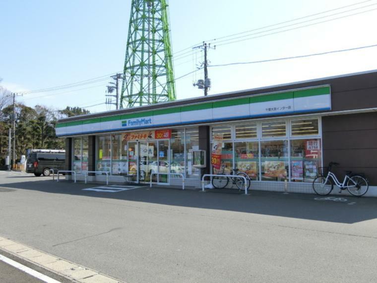 コンビニ ファミリーマート千葉大宮インター店