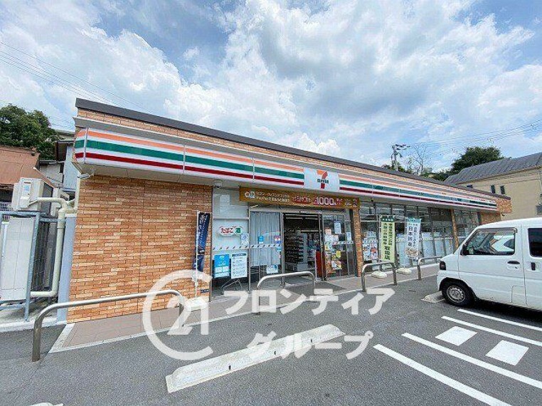 コンビニ セブンイレブン生駒山崎町店 徒歩7分。