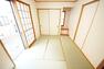 和室 リビングと廊下から出入り可能な和室は客間としても使えます
