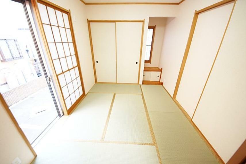 和室 リビングと廊下から出入り可能な和室は客間としても使えます
