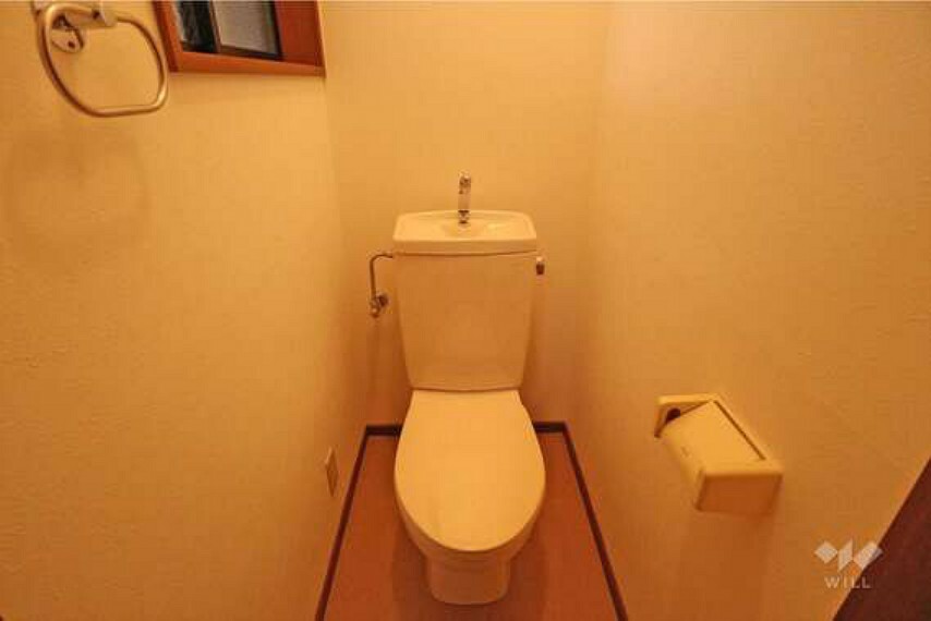 トイレ 1階トイレ。2024年2月にハウスクリーニング済。水回りは大変丁寧にお使いです。