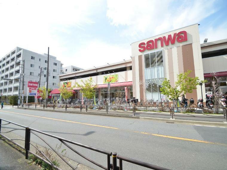 スーパー三和 川崎遠藤店（広めの店内はお買物もしやすいです。品揃えも充実しているのでまとめ買いにもおすすめです。）